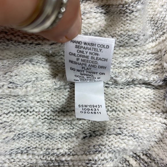 J Jill button back fringe sweater. Size Medium - Picture 7 of 9